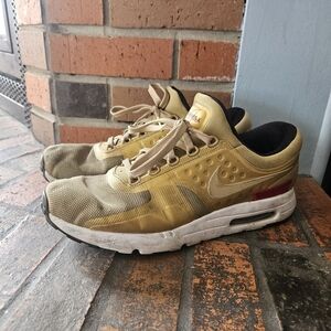 Nike Air Maxx Gold Mesh Men's Sneakers with Red Accent